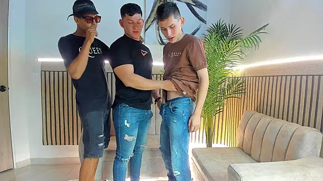 Snapshot of Justingsex1 chatting on November 2025 06:03:01 AM Justingsex1 online show from November 2025 06:03:01 AM