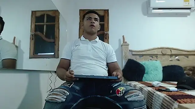 Snapshot of mathews___ chatting on November 2025 02:28:02 AM mathews online show from November 2025 02:28:02 AM