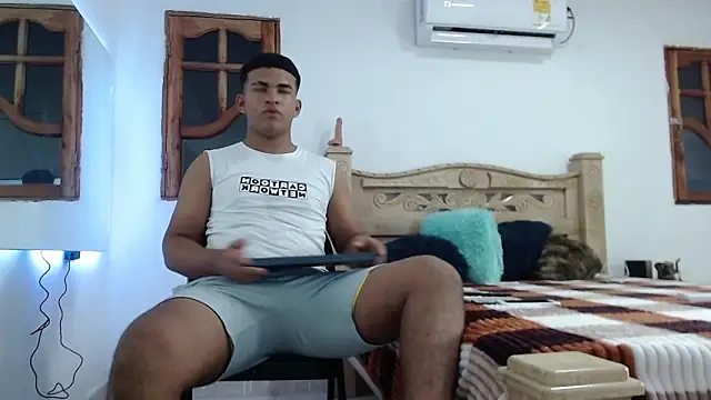 Snapshot of mathews___ chatting on November 2025 02:33:01 AM mathews online show from November 2025 02:33:01 AM