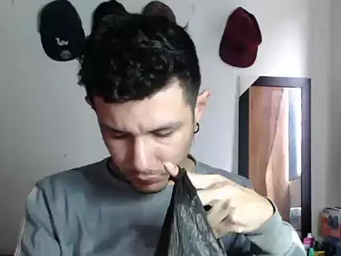 Snapshot of damiansexyboy69 chatting on December 2025 09:21:02 PM damiansexyboy69 online show from December 2025 09:21:02 PM