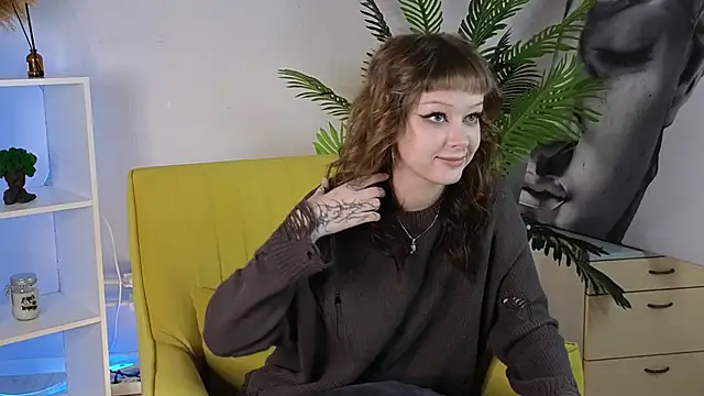 CarenChappan online show from November 2025 01:06:02 PM