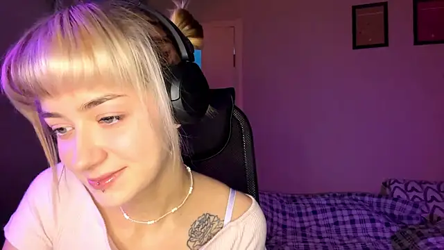 EmilySkyline online show from November 2025 05:07:01 AM