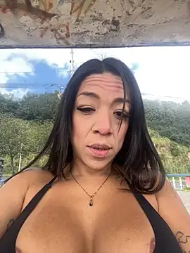 Hellenmilffitnes online show from November 2025 01:56:02 PM