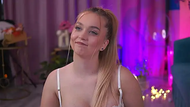 ElyssawetXX online show from November 2025 07:24:01 PM