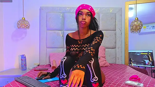 shantal james  online show from November 2025 08:44:01 PM