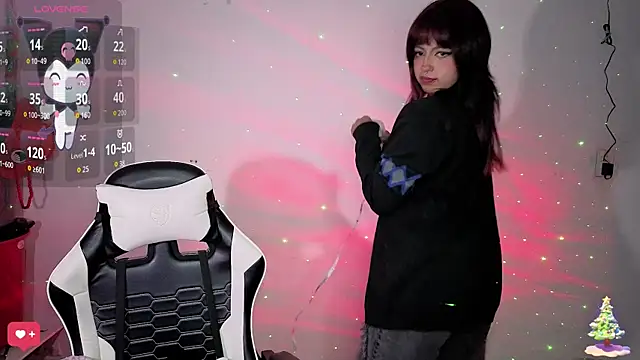 Snapshot of Melody_Ghot chatting on November 2025 03:00:01 PM Melody Ghot online show from November 2025 03:00:01 PM