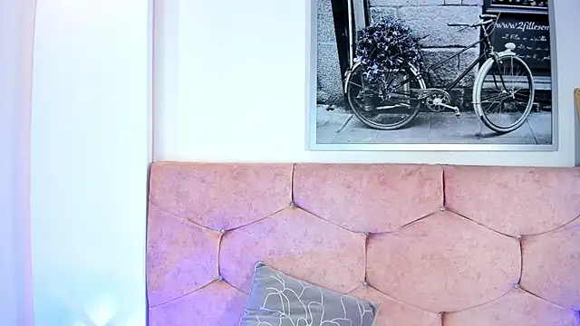 Snapshot of _Gaiaa_ chatting on November 2025 09:54:02 AM Gaiaa online show from November 2025 09:54:02 AM