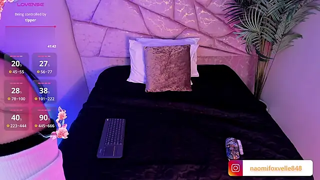 Atenea Velle online show from December 2025 01:20:02 PM