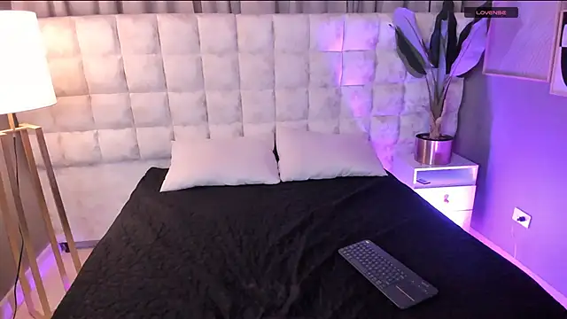 Atenea Velle online show from March 2026 01:16:02 PM