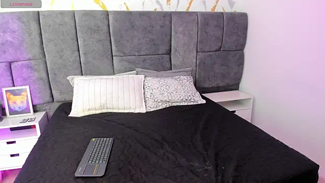 Atenea Velle online show from April 2026 03:41:01 AM