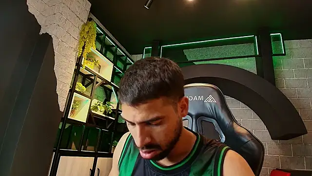 MyStrongSubmissive online show from November 2025 10:15:02 PM