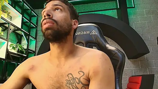 MyStrongSubmissive online show from November 2025 07:03:01 PM