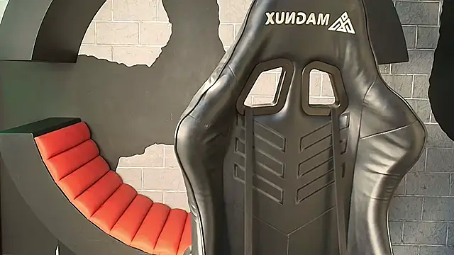 MyStrongSubmissive online show from November 2025 07:05:02 PM