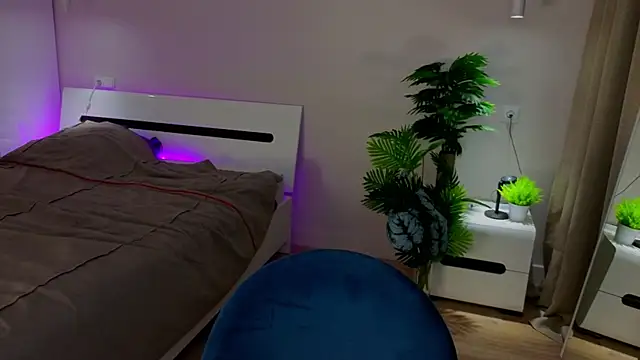 LilyPoetry  online show from November 2025 11:55:02 AM