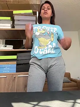 valeria absurdah online show from December 2025 06:17:01 PM