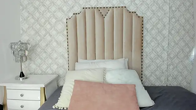 fallon grey online show from December 2025 08:06:01 PM