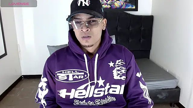 Snapshot of Isaacas_ chatting on November 2025 11:20:02 AM Isaacas online show from November 2025 11:20:02 AM