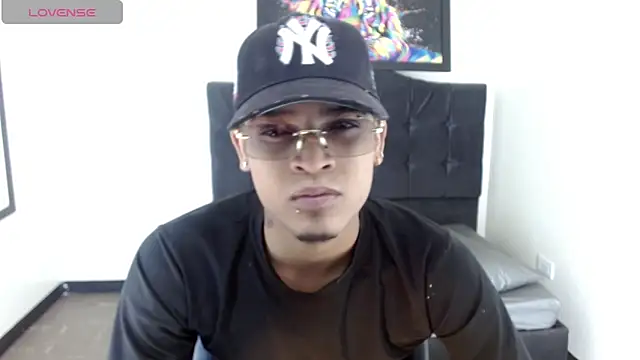 Snapshot of Isaacas_ chatting on November 2025 11:43:02 AM Isaacas online show from November 2025 11:43:02 AM