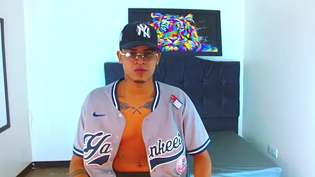 Snapshot of Isaacas_ chatting on November 2025 11:32:02 AM Isaacas online show from November 2025 11:32:02 AM