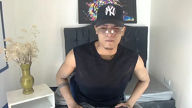 Snapshot of Isaacas_ chatting on November 2025 11:44:01 AM Isaacas online show from November 2025 11:44:01 AM