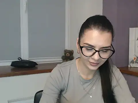 divina kira online show from November 2025 08:15:01 AM