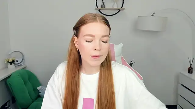 LavetaShiroma online show from November 2025 08:00:01 PM