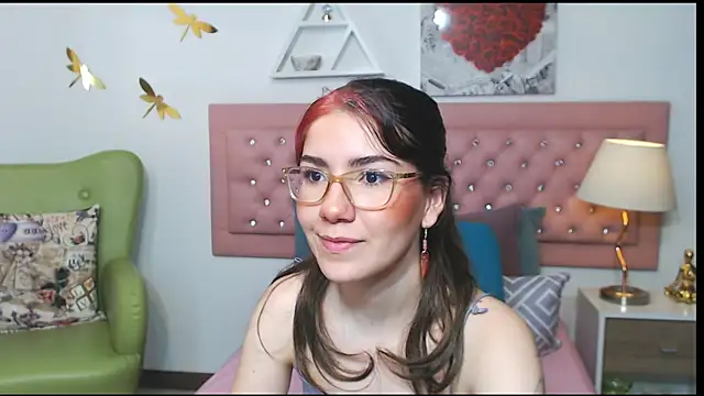 AriLumi online show from November 2025 07:46:02 PM