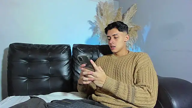 ZeusBrant online show from April 2026 01:37:01 PM