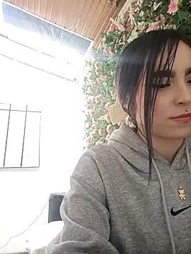 Irina Fernandez online show from November 2025 01:32:02 PM