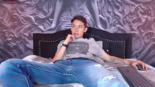 Angell01  online show from November 2025 04:36:01 AM