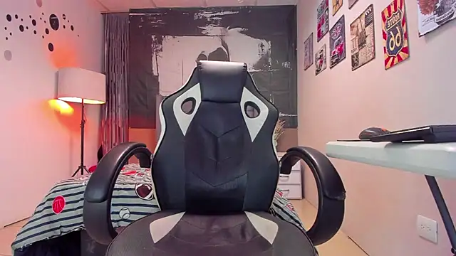 Angell01  online show from November 2025 04:15:02 AM