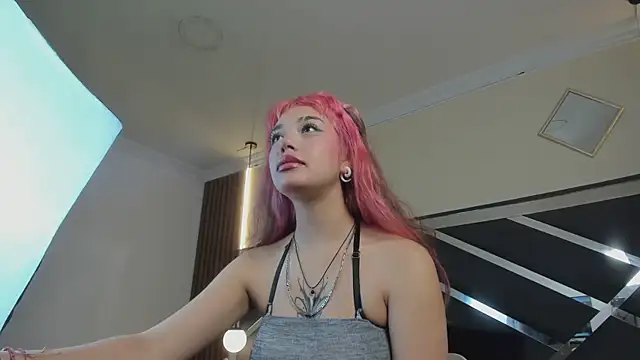 Laracooper  online show from February 2026 12:30:02 PM