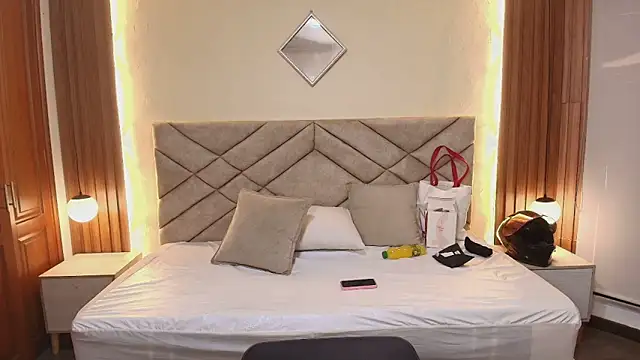 Laracooper  online show from February 2026 07:14:02 PM