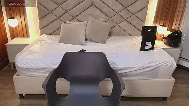 Laracooper  online show from March 2026 07:42:01 PM