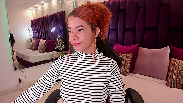 avrilwaynee online show from November 2025 11:57:02 AM