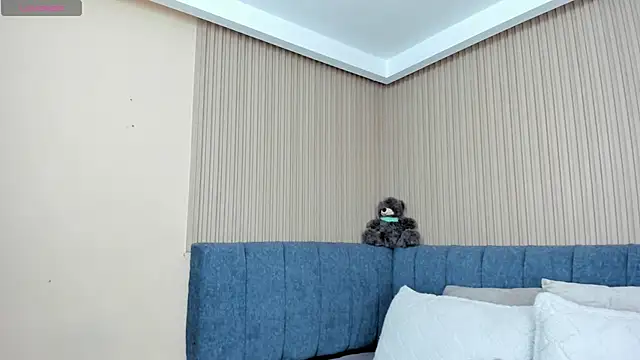 Dulce emi online show from November 2025 12:19:02 PM