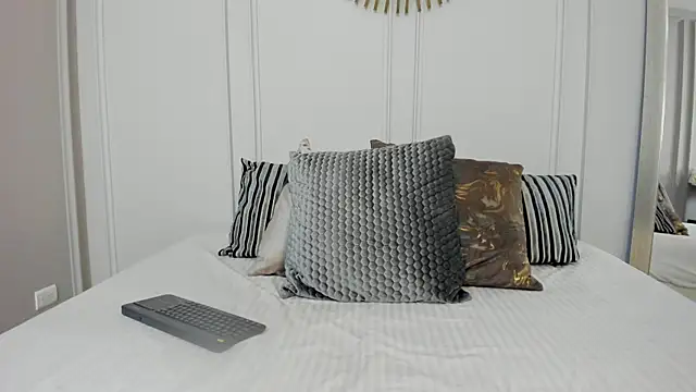 Mia-Kendall online show from November 2025 07:39:02 PM