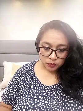 ViickyLee online show from November 2025 02:50:01 AM