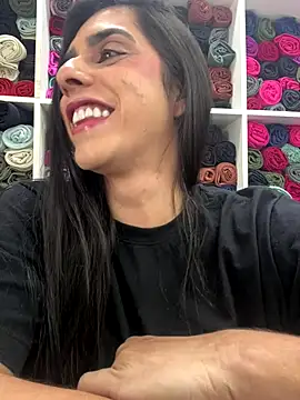 Monahliza online show from November 2025 05:15:02 PM