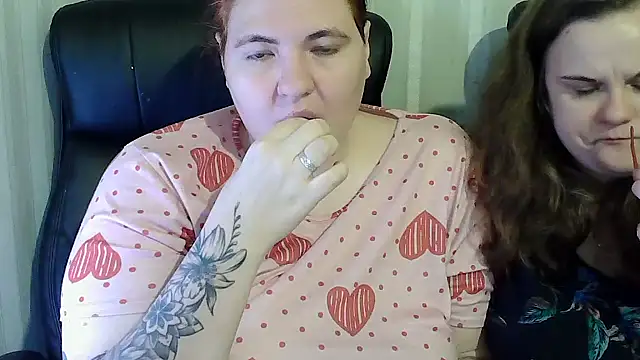 HollyXXEva online show from November 2025 06:33:02 PM