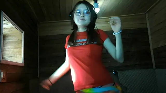 AiCress online show from November 2025 04:57:01 AM