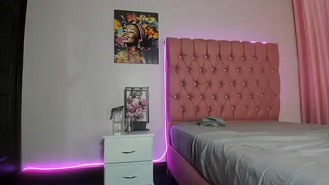 VanillaFlo online show from November 2025 12:16:02 PM