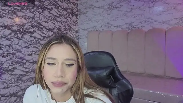 Snapshot of Evy_Luxx_v chatting on February 2026 03:43:01 AM Evy Luxx v online show from February 2026 03:43:01 AM