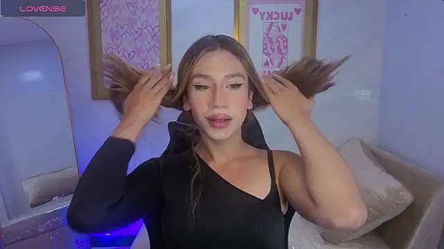 Snapshot of Evy_Luxx_v chatting on February 2026 02:14:01 PM Evy Luxx v online show from February 2026 02:14:01 PM