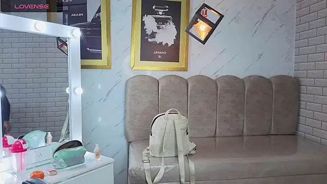 Snapshot of Evy_Luxx_v chatting on February 2026 08:20:01 PM Evy Luxx v online show from February 2026 08:20:01 PM