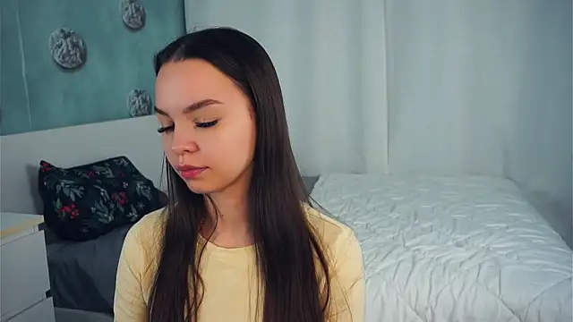 NanMccoid online show from November 2025 06:28:01 AM