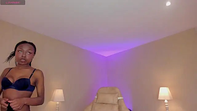 Midnight Bluee online show from December 2025 07:53:02 PM