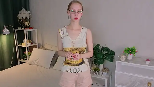 Snapshot of AnaArney chatting on November 2025 02:44:02 AM AnaArney online show from November 2025 02:44:02 AM