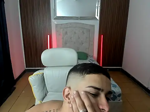 pablo prada online show from November 2025 07:30:01 PM