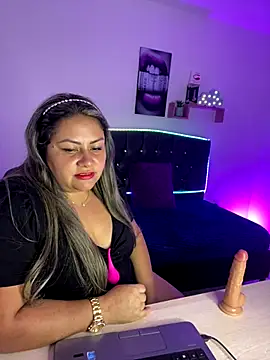 DALILA EF online show from November 2025 10:00:02 PM